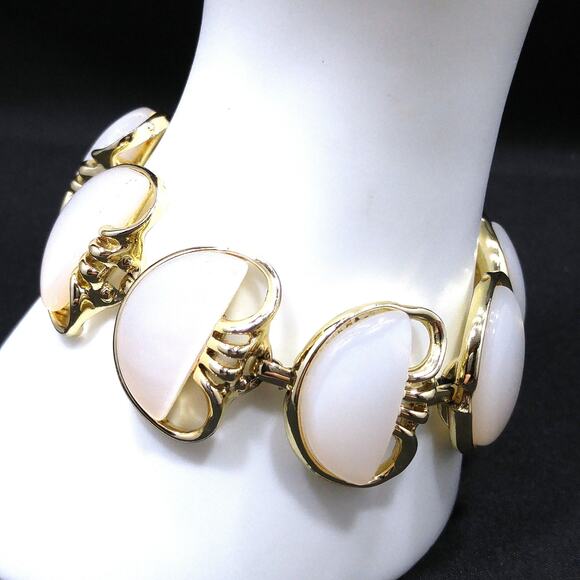 Coro White Moonglow Lucite Half Moon Bracelet, Gold Plated, 1950s Vintage - Picture 4 of 10